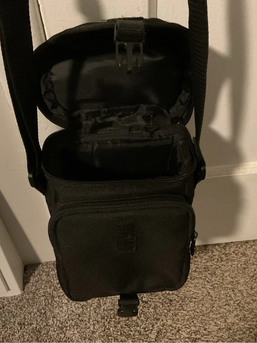 Tamrac Black Messenger Camera Bag for Men